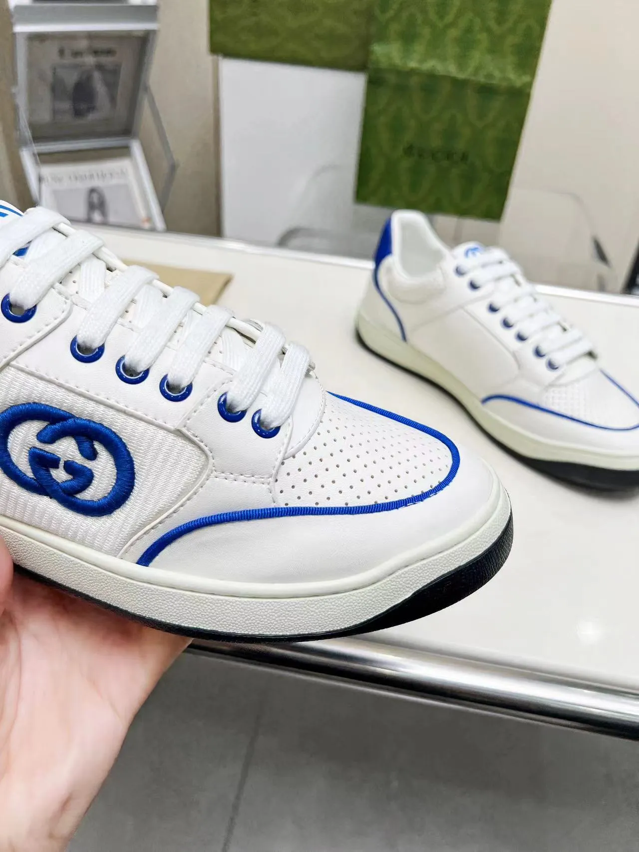 P620 💞💞Gucci G Home’s latest popular sports shoes, couple’s style, casual, retro white shoes 🌸🌸🌸 New popular series. The exquisite and compact interlocking double G logo romantically interprets the aesthetic concept of this series. Made of off-white leather, retro inspiration is cleverly blended into the sneaker design to reinterpret the brand logo. Exquisitely packaged at the delivery counter 🛍📦 ▪️Fabric: Original custom-made imported first-layer cowhide leather ▪️Lining: Original custom-made imported cowhide lining ▪️Outsole: Original molded two-color TPU outsole ▪️Size: Women's 35-40 / Men's 39-45